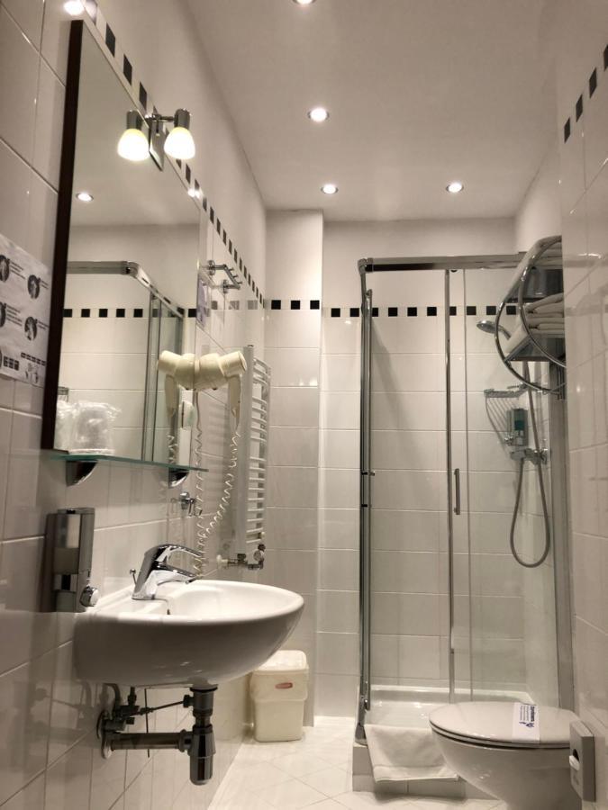 Atrium Hotel 3*